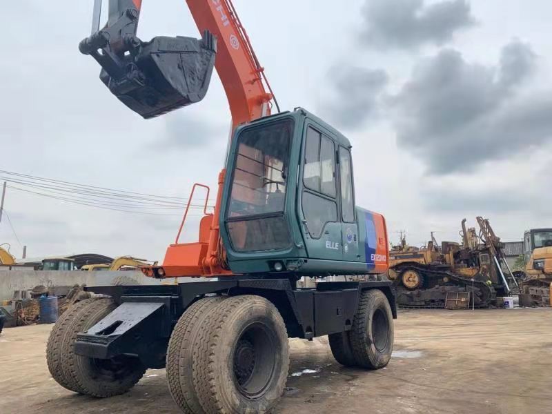 HITACHI EX120WD - Wheel excavator: picture 3 HITACHI EX120WD - Wheel excavator: picture 3
