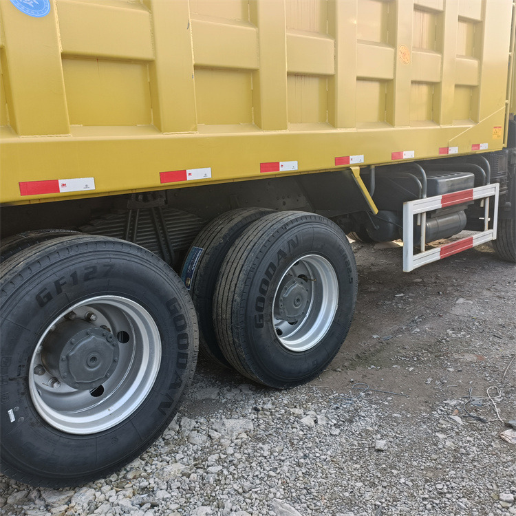 Tipper HOWO HOWO 6x4-375 Tipper-Yellow: picture 7 Tipper HOWO HOWO 6x4-375 Tipper-Yellow: picture 7