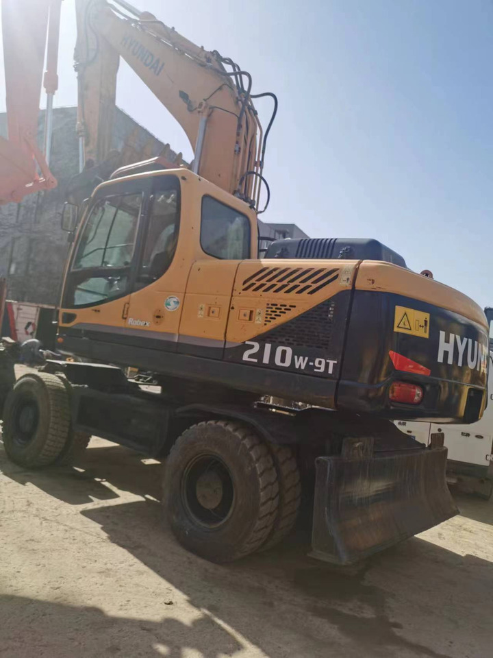 HYUNDAI R210W-9 - Wheel excavator: picture 4 HYUNDAI R210W-9 - Wheel excavator: picture 4