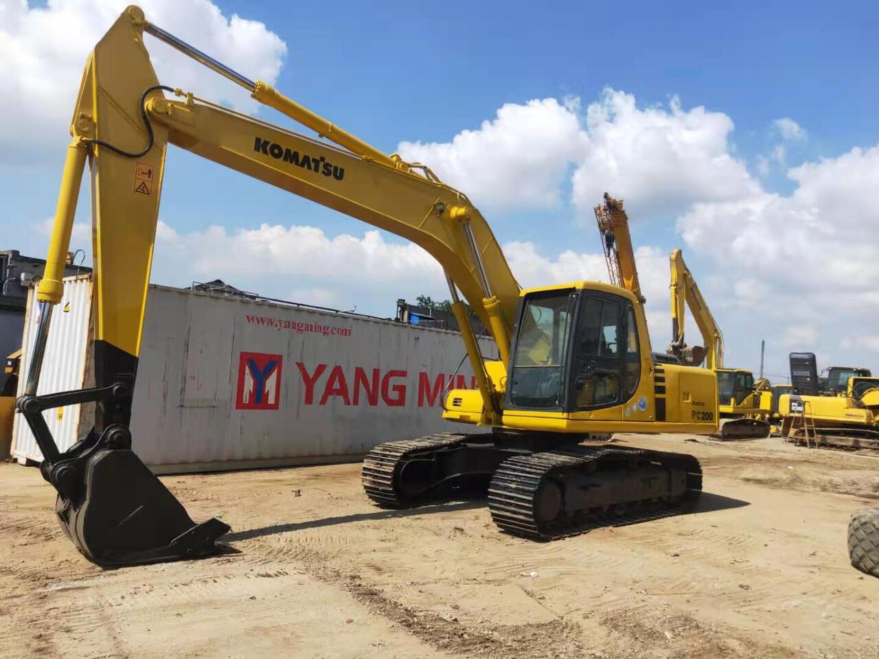 KOMATSU PC200-6 - Crawler excavator: picture 1 KOMATSU PC200-6 - Crawler excavator: picture 1