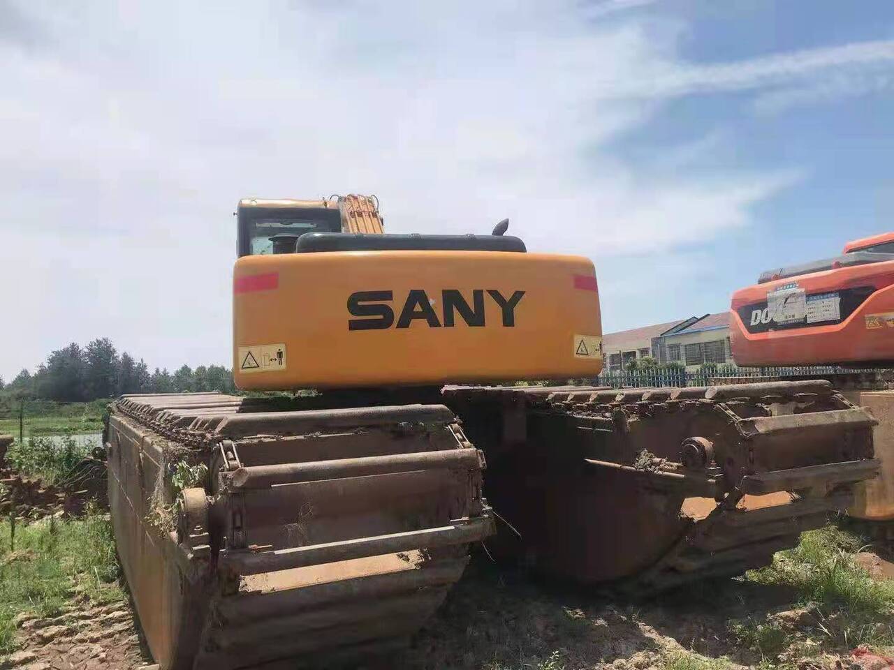 SANY 215C - Amphibious excavator: picture 3 SANY 215C - Amphibious excavator: picture 3