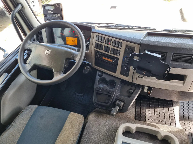 Refrigerator truck Volvo FL 250 Carrier 750MT ATP Zwischenwand LBW Euro 6: picture 6 Refrigerator truck Volvo FL 250 Carrier 750MT ATP Zwischenwand LBW Euro 6: picture 6