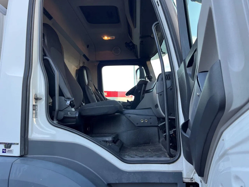 Mercedes-Benz Antos CARRIER FRIGO !! LOW KM !! - Refrigerator truck: picture 4 Mercedes-Benz Antos CARRIER FRIGO !! LOW KM !! - Refrigerator truck: picture 4