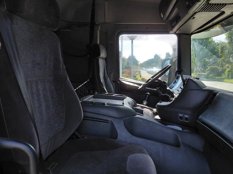 Scania P124-420 MANUAL + RETARDER !!!! 2 PIPES !!!! - Tractor truck: picture 4 Scania P124-420 MANUAL + RETARDER !!!! 2 PIPES !!!! - Tractor truck: picture 4