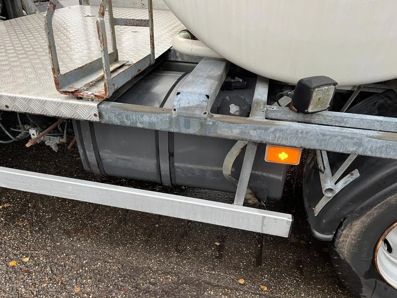 Tanker truck Volvo FL 611 FL6 11 4x2 with TANK, possible to remove the tank: picture 12 Tanker truck Volvo FL 611 FL6 11 4x2 with TANK, possible to remove the tank: picture 12