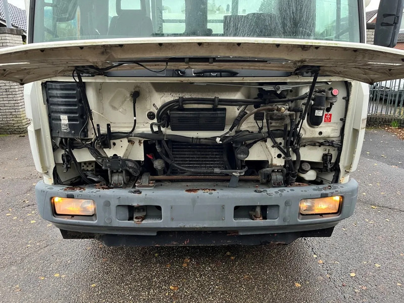 Volvo FL 611 FL6 11 4x2 with TANK, possible to remove the tank - Tanker truck: picture 3 Volvo FL 611 FL6 11 4x2 with TANK, possible to remove the tank - Tanker truck: picture 3