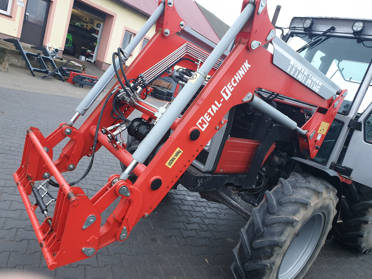 Metal-Technik Ładowacz czołowy do ZETOR 90, 100, 110. - Agricultural machinery: picture 1 Metal-Technik Ładowacz czołowy do ZETOR 90, 100, 110. - Agricultural machinery: picture 1