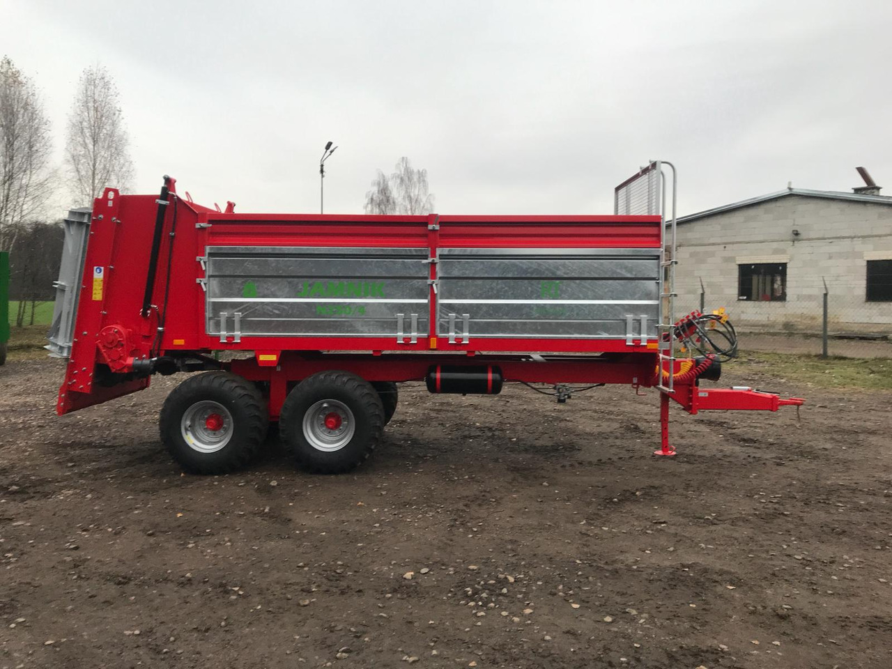 ROLTRANS N 250/4 Jamnik 8t - Manure spreader: picture 2 ROLTRANS N 250/4 Jamnik 8t - Manure spreader: picture 2