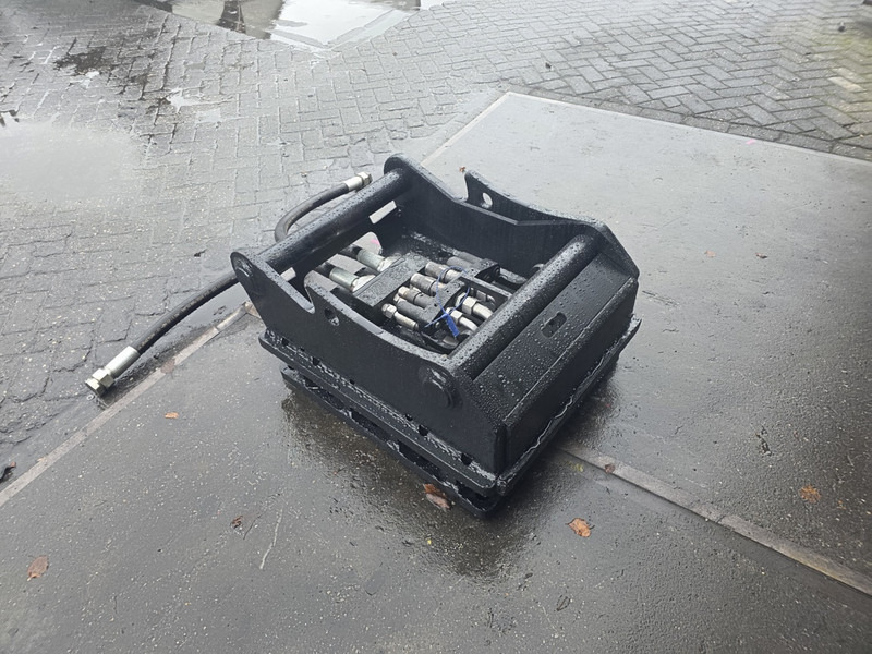 Kopplaat steelwrist oq80 oilquick 80 - Quick coupler for Construction machinery: picture 3 Kopplaat steelwrist oq80 oilquick 80 - Quick coupler for Construction machinery: picture 3