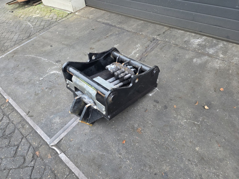 Oilquick kopplaat oq70/55 adaptor plate oilquick 70 55 steelwrist - Quick coupler for Construction machinery: picture 2 Oilquick kopplaat oq70/55 adaptor plate oilquick 70 55 steelwrist - Quick coupler for Construction machinery: picture 2