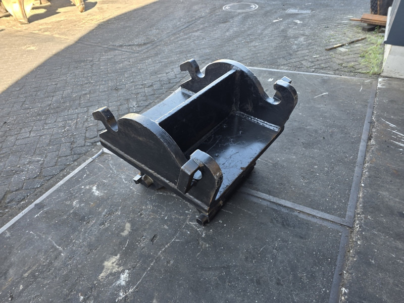 Verloop cw 45 naar cw 40 adaptor plate cw 45 cw 40 - Quick coupler for Construction machinery: picture 4 Verloop cw 45 naar cw 40 adaptor plate cw 45 cw 40 - Quick coupler for Construction machinery: picture 4