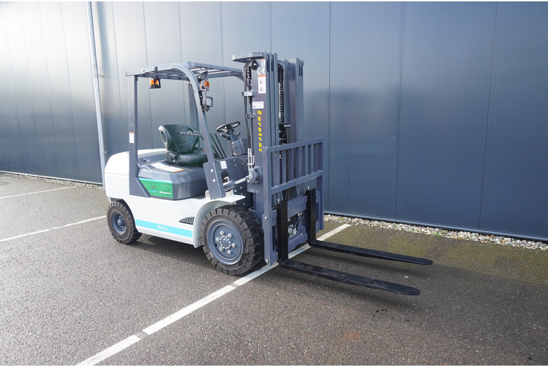 Eurotrac FE 30 ECO ELECTRIC FORKLIFT - Construction machinery: picture 4 Eurotrac FE 30 ECO ELECTRIC FORKLIFT - Construction machinery: picture 4
