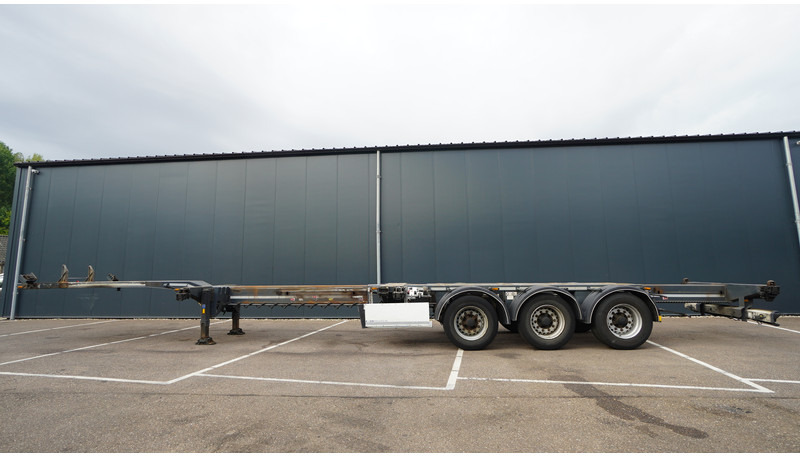 D-Tec 3 AXLE MULTI CONTAINER TRANSPORT TRAILER EXTENDABLE 45 FT - Container transporter/ Swap body semi-trailer: picture 1 D-Tec 3 AXLE MULTI CONTAINER TRANSPORT TRAILER EXTENDABLE 45 FT - Container transporter/ Swap body semi-trailer: picture 1