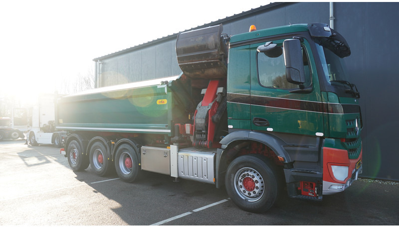 Crane truck Mercedes-Benz AROCS 3542 8X4 2 SIDE TIPPER WITH HMF Z 1943 CRANE 407.000KM: picture 6