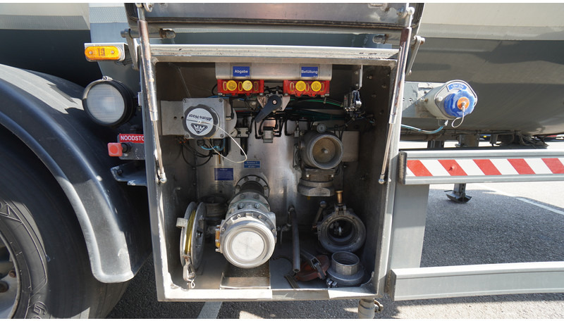 Schrader 3 AXLE ADR CHEMIE TANK TRAILER 40.000LTR - Tanker semi-trailer: picture 4 Schrader 3 AXLE ADR CHEMIE TANK TRAILER 40.000LTR - Tanker semi-trailer: picture 4
