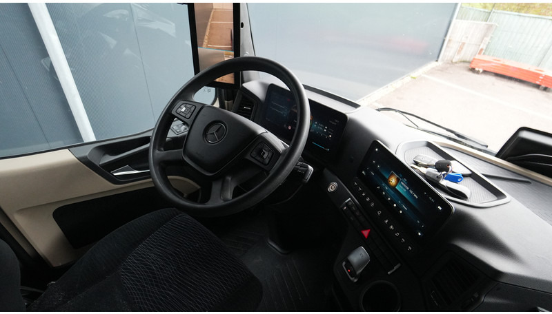 Tractor truck Mercedes-Benz ACTROS 1945 GIGASPACE 728.200KM: picture 6