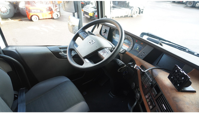 Volvo FH 420 EURO 6 GLOBETROTTER - Tractor truck: picture 5 Volvo FH 420 EURO 6 GLOBETROTTER - Tractor truck: picture 5