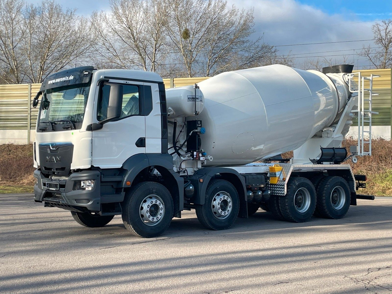MAN TGS 41.400 8x4 / EuromixMTP EM 10m³ R / EURO 2 - Concrete mixer truck: picture 3 MAN TGS 41.400 8x4 / EuromixMTP EM 10m³ R / EURO 2 - Concrete mixer truck: picture 3