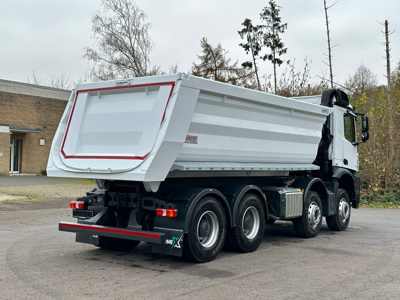 Tipper Mercedes-Benz AROCS 5  4145 8X4  E6e  EuromixMTP 18m³ Kipper: picture 6
