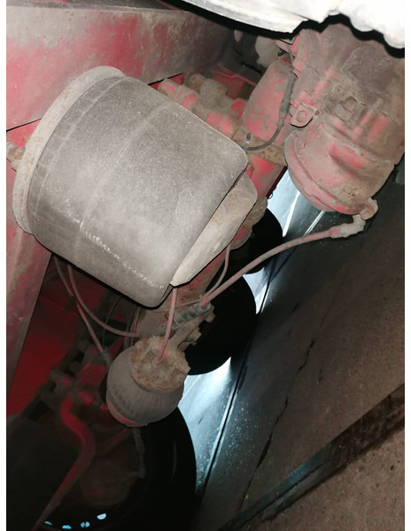 Curtain semi-trailer with used aboveground 2700 &4850L tanks Gas, Gaz, LPG, GPL, Propane, Butane tank ID 8.370 - Curtainsider semi-trailer: picture 4 Curtain semi-trailer with used aboveground 2700 &4850L tanks Gas, Gaz, LPG, GPL, Propane, Butane tank ID 8.370 - Curtainsider semi-trailer: picture 4