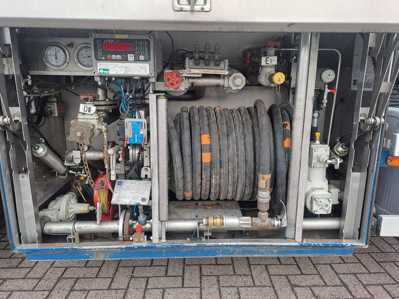 DAF FAN CF75. 6x2 -24030 Liter Gas tank truck ID 2.166 Rootselaar, flowmeter, pump, sunroof on tank leasing DAF FAN CF75. 6x2 -24030 Liter Gas tank truck ID 2.166 Rootselaar, flowmeter, pump, sunroof on tank: picture 7