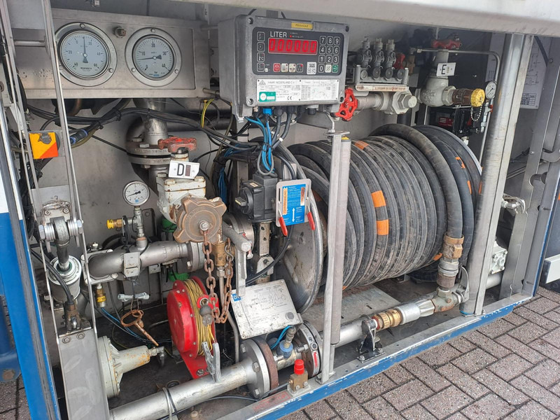 DAF FAN CF75. 6x2 -24030 Liter Gas tank truck ID 2.166 Rootselaar, flowmeter, pump, sunroof on tank leasing DAF FAN CF75. 6x2 -24030 Liter Gas tank truck ID 2.166 Rootselaar, flowmeter, pump, sunroof on tank: picture 6