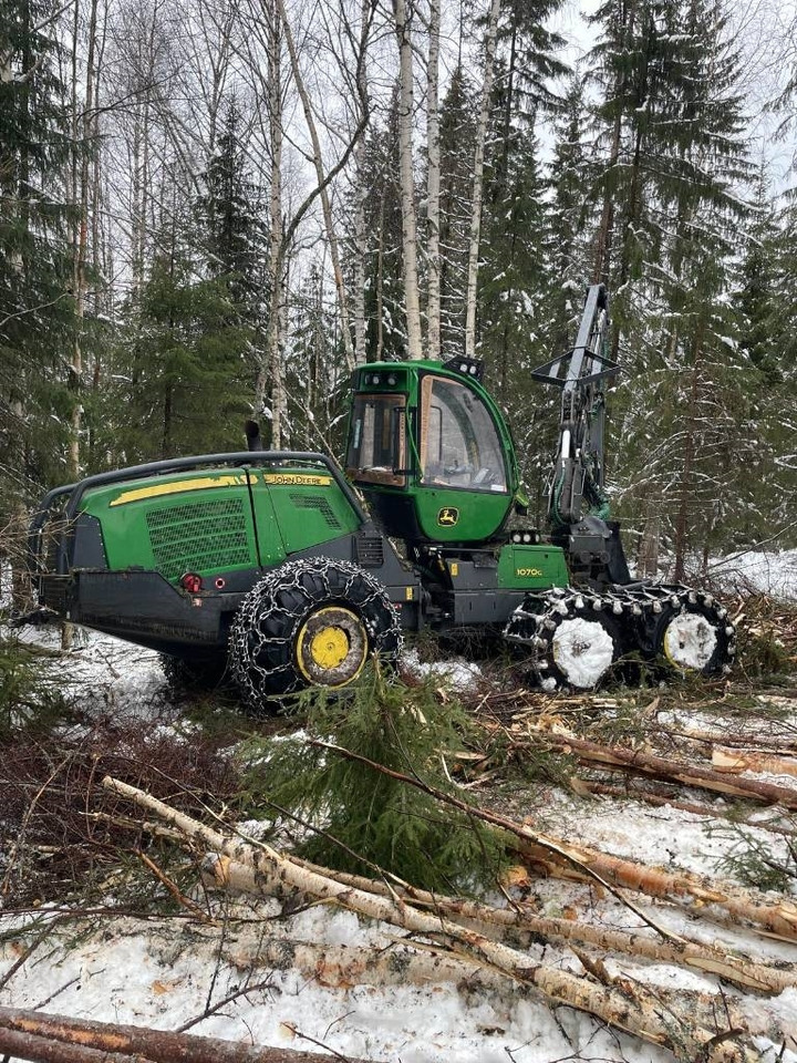 John Deere 1070 G  - Forestry harvester: picture 1 John Deere 1070 G  - Forestry harvester: picture 1