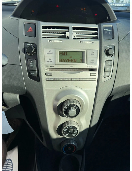 Hatchback Toyota Yaris **PETROL-ESSENCE-AC**: picture 10 Hatchback Toyota Yaris **PETROL-ESSENCE-AC**: picture 10