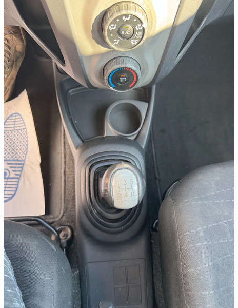 Hatchback Toyota Yaris **PETROL-ESSENCE-AC**: picture 11 Hatchback Toyota Yaris **PETROL-ESSENCE-AC**: picture 11