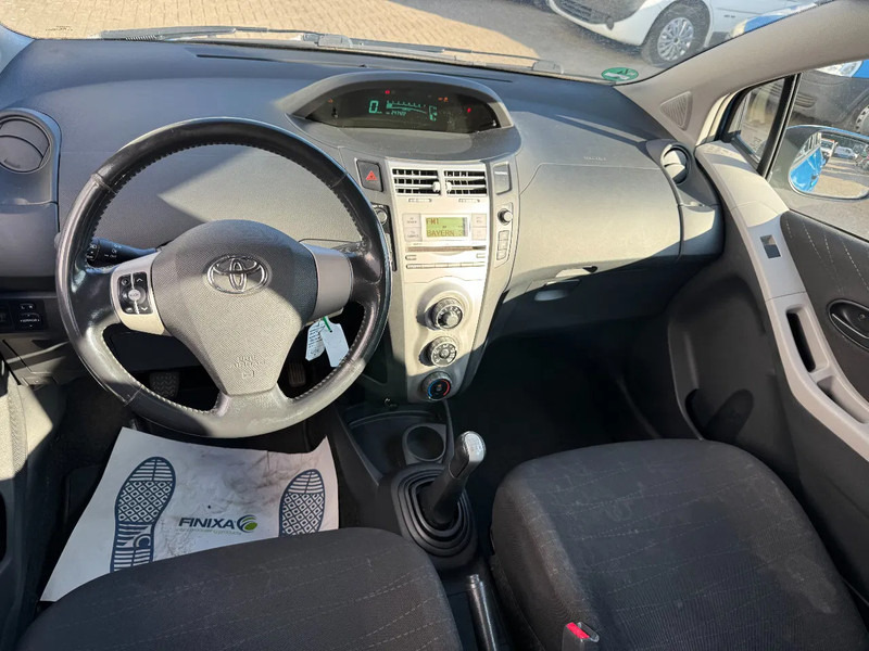 Hatchback Toyota Yaris **PETROL-ESSENCE-AC**: picture 8 Hatchback Toyota Yaris **PETROL-ESSENCE-AC**: picture 8