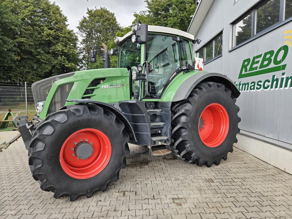 Fendt 824 Vario ProfiPlus - Farm tractor: picture 1 Fendt 824 Vario ProfiPlus - Farm tractor: picture 1