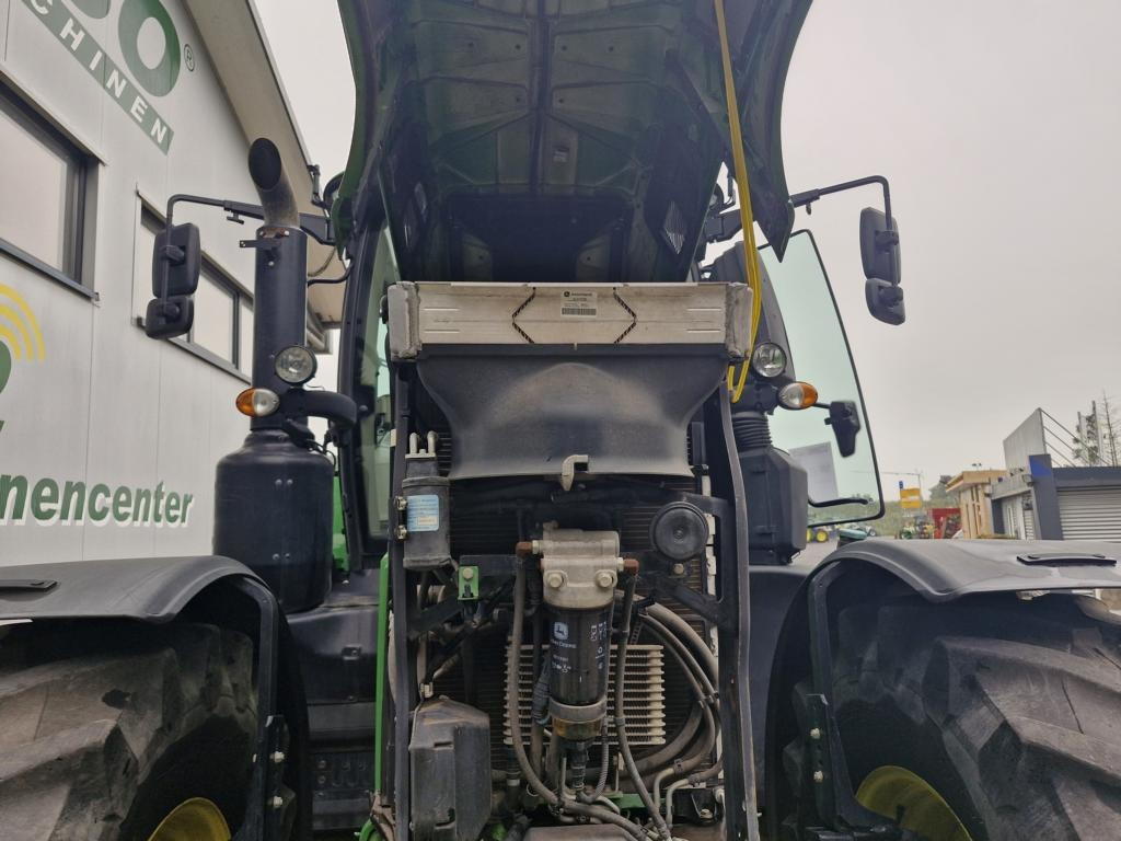 John Deere 6230R - Farm tractor: picture 2 John Deere 6230R - Farm tractor: picture 2