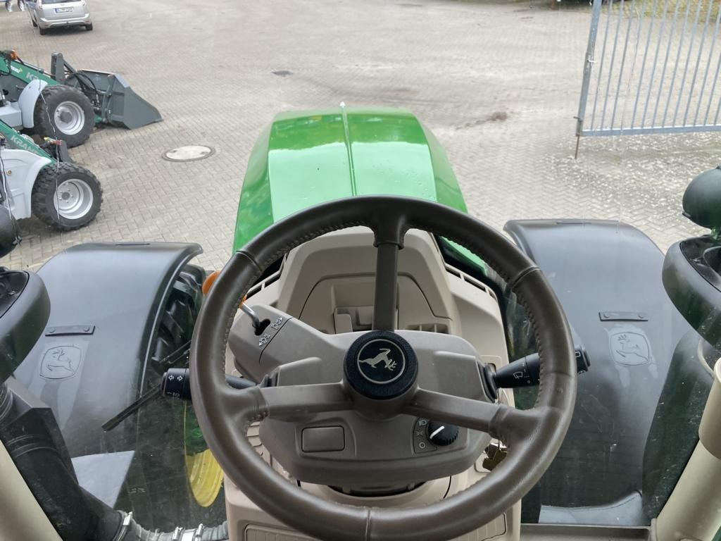John Deere 6R250 - Farm tractor: picture 5 John Deere 6R250 - Farm tractor: picture 5