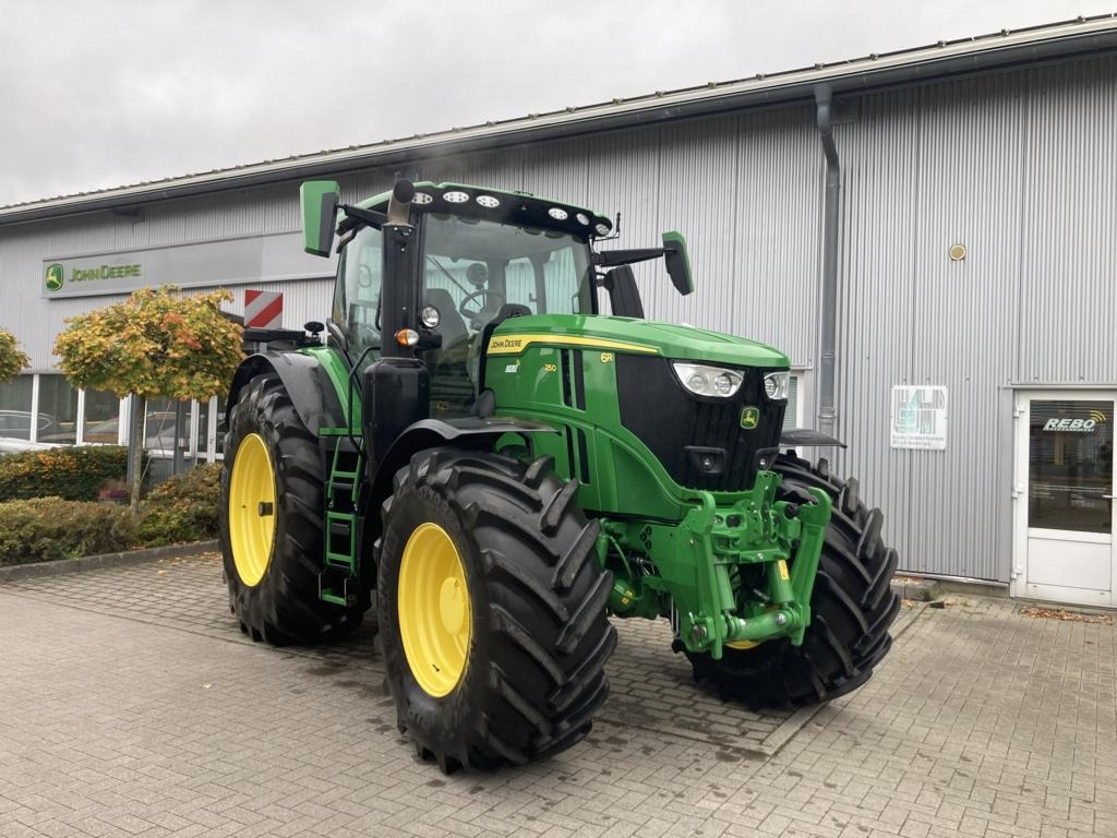 John Deere 6R250 - Farm tractor: picture 1 John Deere 6R250 - Farm tractor: picture 1