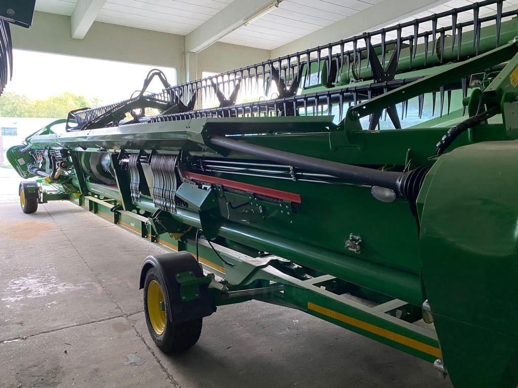 John Deere 740 PREMIUM FLOW - 12,20 M - Grain header: picture 5 John Deere 740 PREMIUM FLOW - 12,20 M - Grain header: picture 5