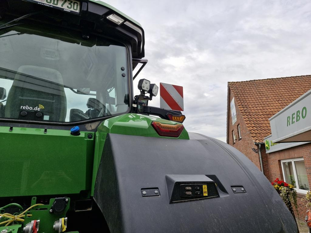 John Deere TRAKTOR 7R330 - Farm tractor: picture 3 John Deere TRAKTOR 7R330 - Farm tractor: picture 3