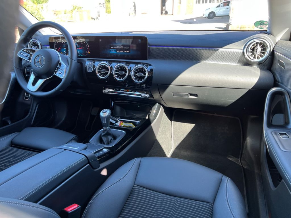 Mercedes-Benz CLA 180 4.500 KM NAVI-LED - Grosse Bildschirm - Car: picture 5 Mercedes-Benz CLA 180 4.500 KM NAVI-LED - Grosse Bildschirm - Car: picture 5