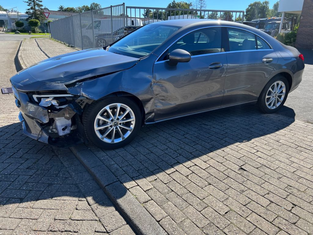 Mercedes-Benz CLA 180 4.500 KM NAVI-LED - Grosse Bildschirm - Car: picture 3 Mercedes-Benz CLA 180 4.500 KM NAVI-LED - Grosse Bildschirm - Car: picture 3