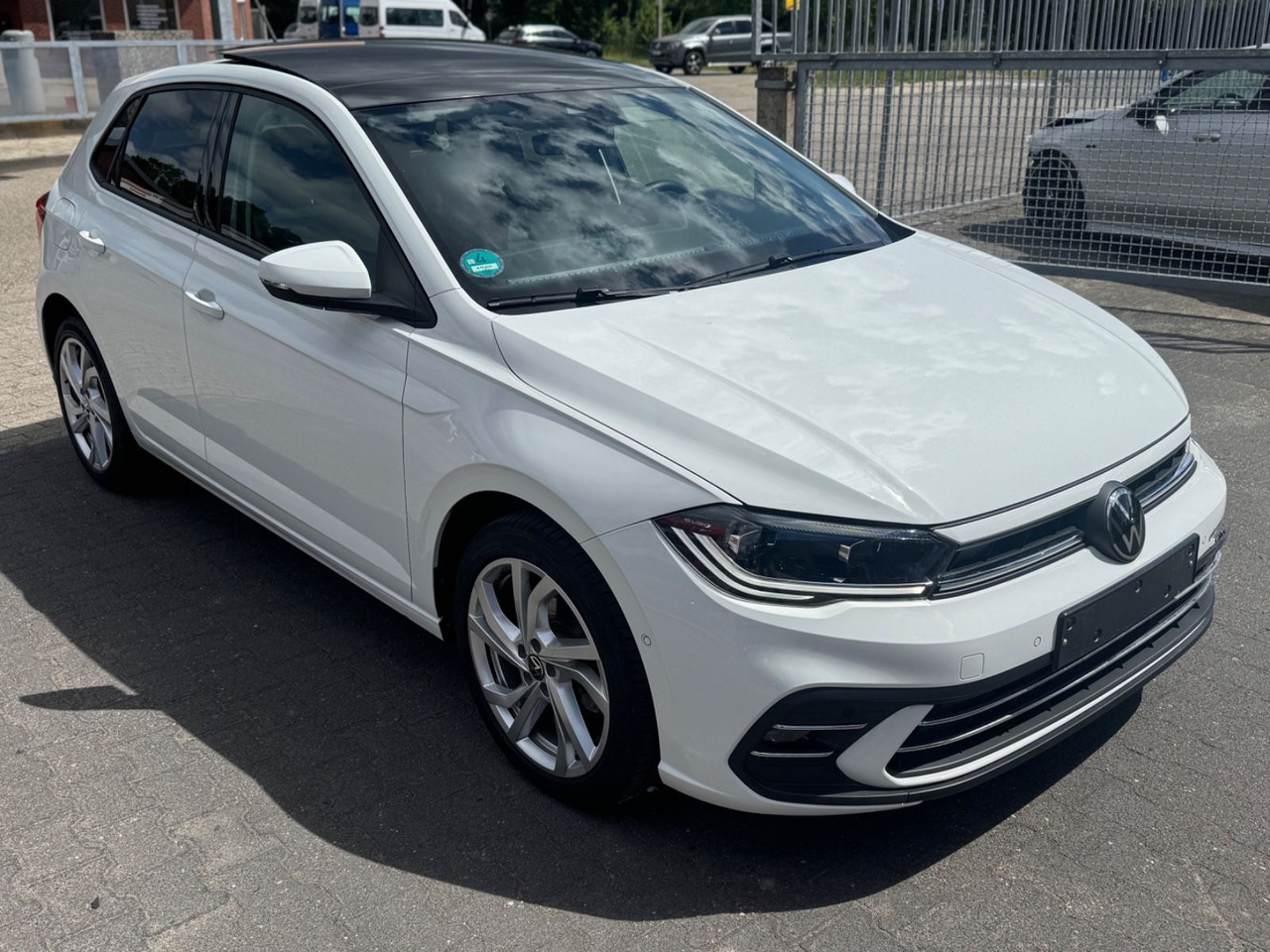 Volkswagen Polo Style 1.0 TSI DSG Pano / AHK / CAMERA - Car: picture 4 Volkswagen Polo Style 1.0 TSI DSG Pano / AHK / CAMERA - Car: picture 4