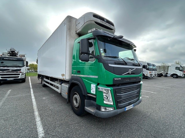 Volvo FM - Refrigerator truck: picture 2 Volvo FM - Refrigerator truck: picture 2