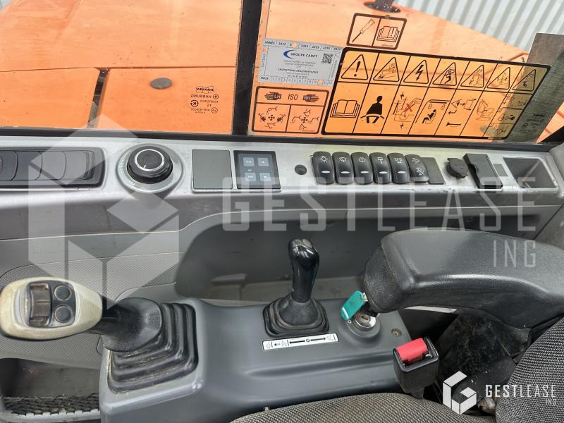 Mini excavator Doosan DX85R-3: picture 8