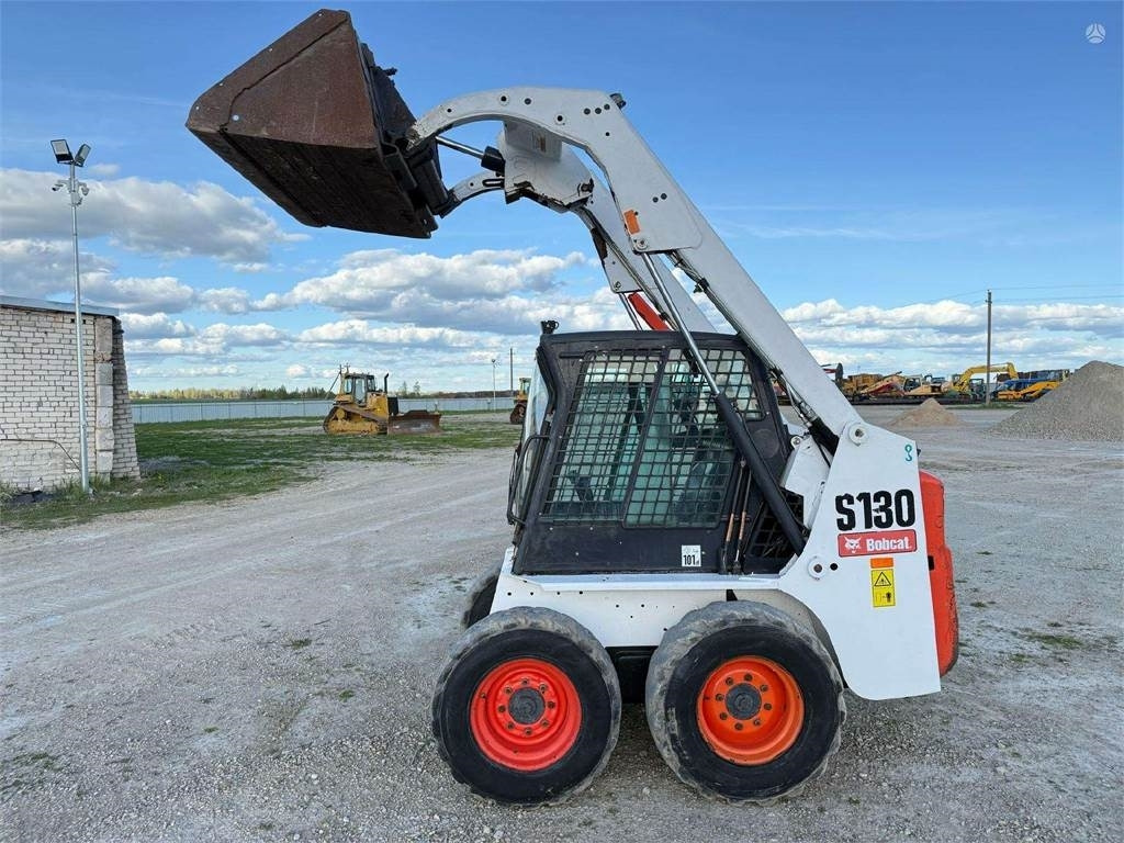 Bobcat S130 - Skid steer loader: picture 4 Bobcat S130 - Skid steer loader: picture 4