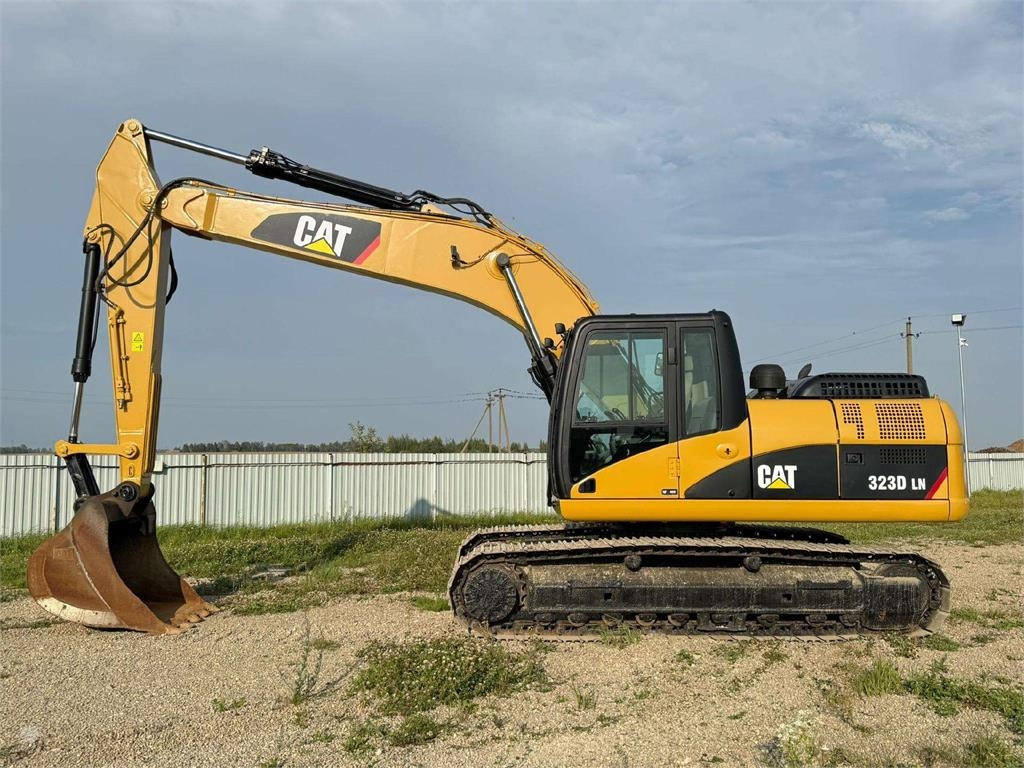 CAT 323 D  - Crawler excavator: picture 2 CAT 323 D  - Crawler excavator: picture 2