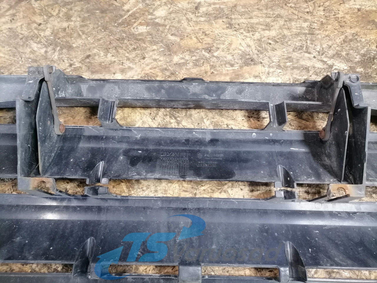 DAF Grille panel 1635802 - Grill for Truck: picture 2 DAF Grille panel 1635802 - Grill for Truck: picture 2