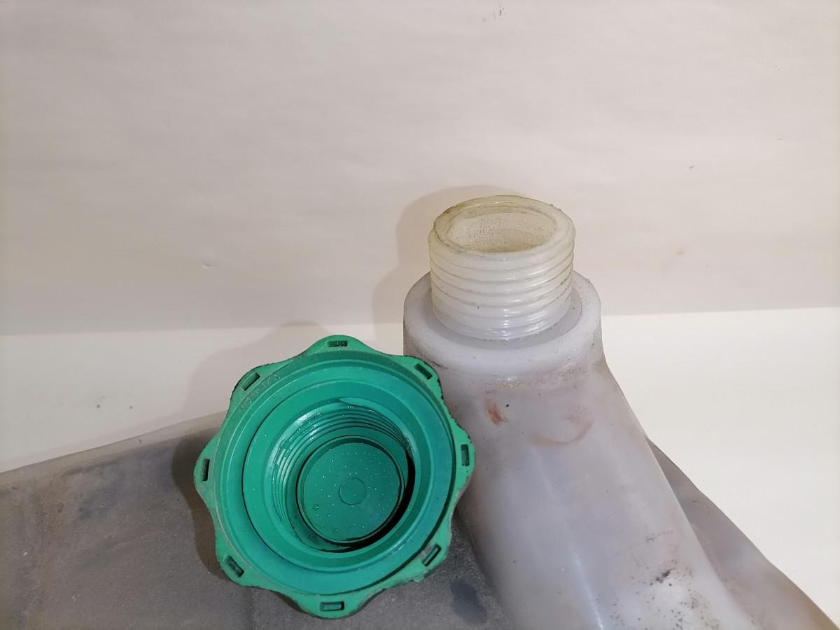 MAN Expansion tank 81061026203 - Universal part for Truck: picture 4 MAN Expansion tank 81061026203 - Universal part for Truck: picture 4
