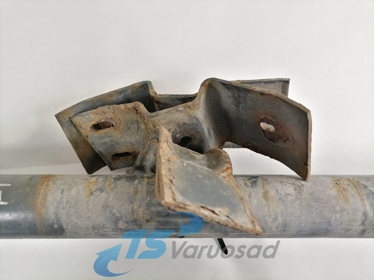 Mercedes-Benz Mudguard bracket A9305203133 - Universal part for Truck: picture 4 Mercedes-Benz Mudguard bracket A9305203133 - Universal part for Truck: picture 4
