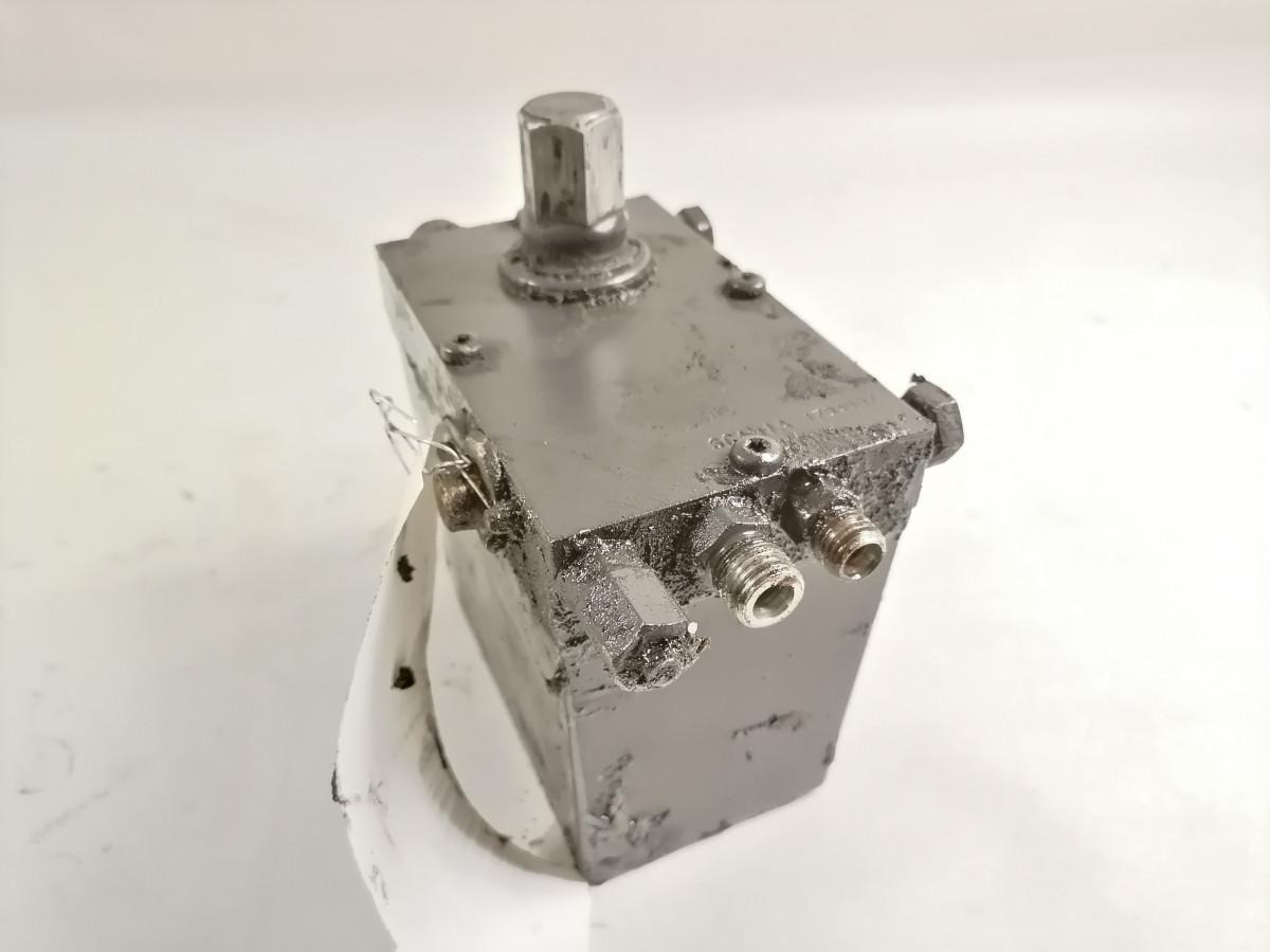 Scania Cab tilting pump 1794907 - Cab suspension for Truck: picture 2 Scania Cab tilting pump 1794907 - Cab suspension for Truck: picture 2