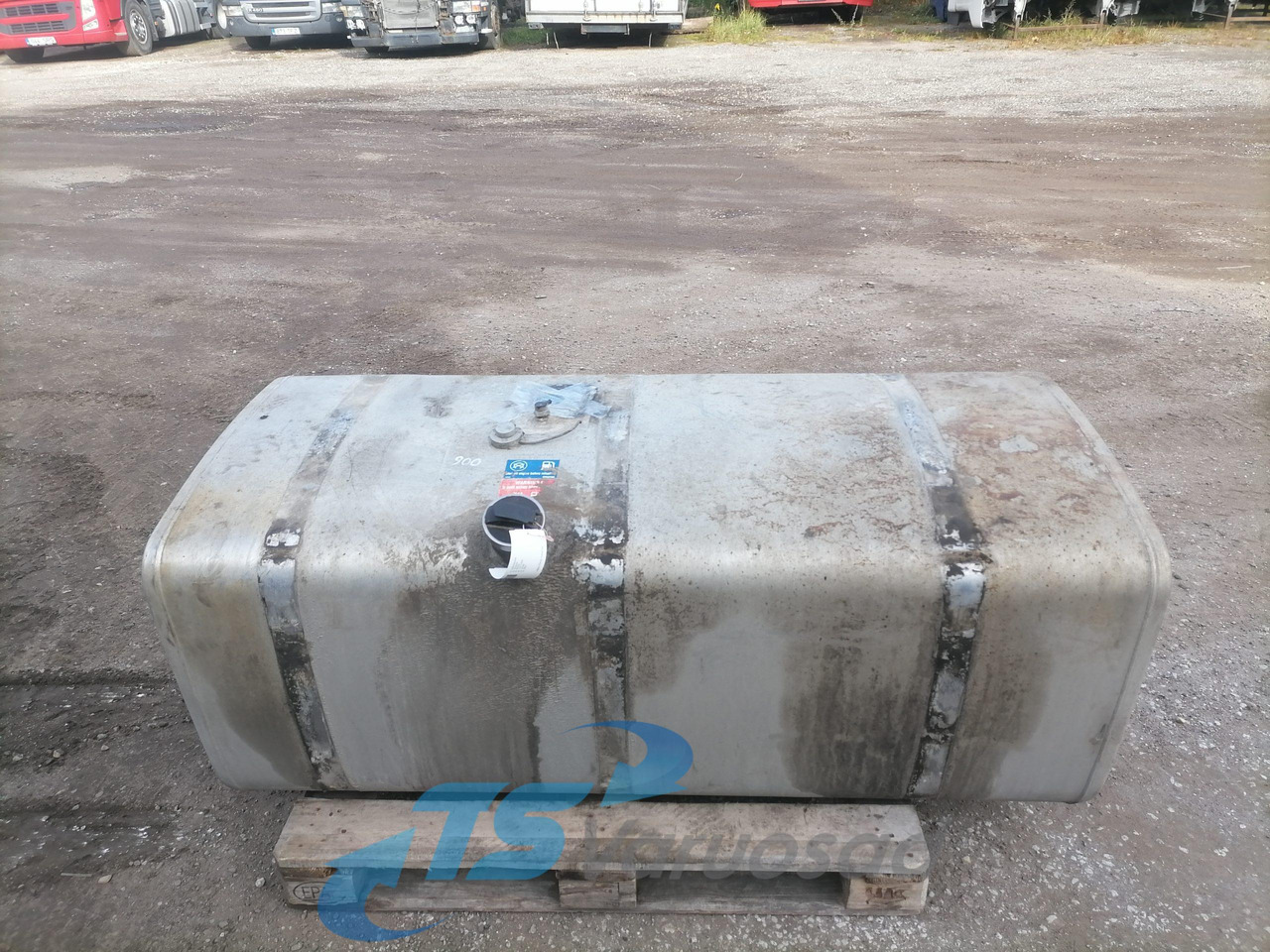 Scania Kütusepaak 700L 1517309 - Fuel tank for Truck: picture 1 Scania Kütusepaak 700L 1517309 - Fuel tank for Truck: picture 1