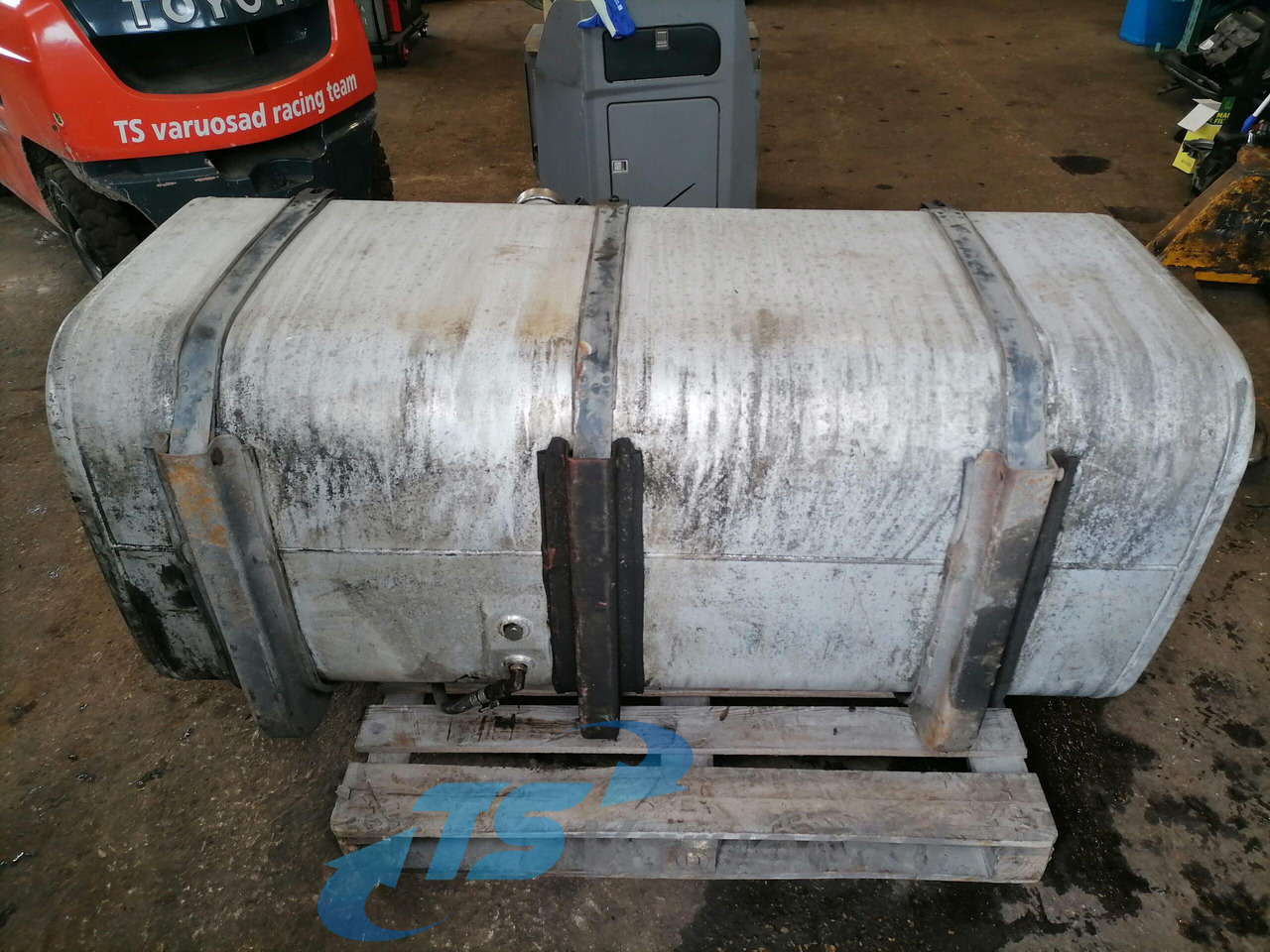 Scania Kütusepaak 700L 1517309 - Fuel tank for Truck: picture 3 Scania Kütusepaak 700L 1517309 - Fuel tank for Truck: picture 3