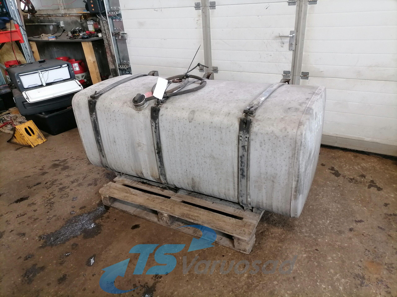 Scania Kütusepaak 700L 1517309 - Fuel tank for Truck: picture 1 Scania Kütusepaak 700L 1517309 - Fuel tank for Truck: picture 1